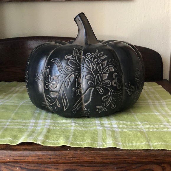 Other - Gorgeous Ceramic Black Scrolled Pumpkin 🌻🍂